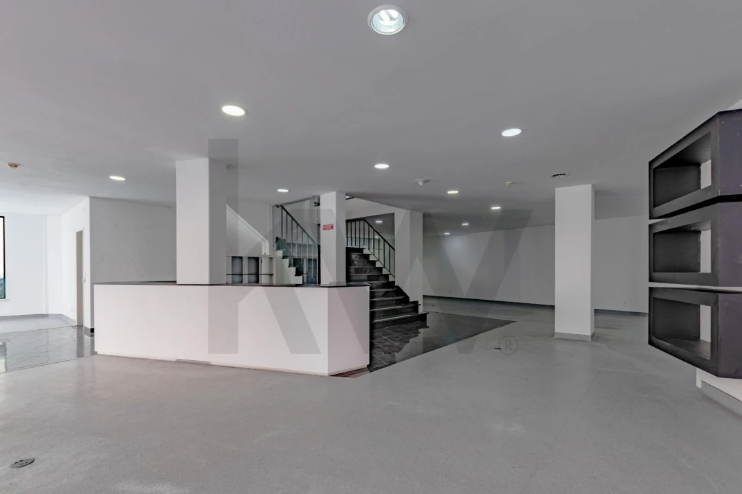 Loja para Arrendamento em Alverca do Ribatejo e Sobralinho Foto 10