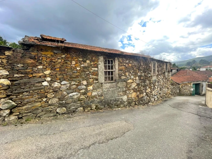 Moradia T6 para Venda em Santa Maria de Sardoura Foto 2