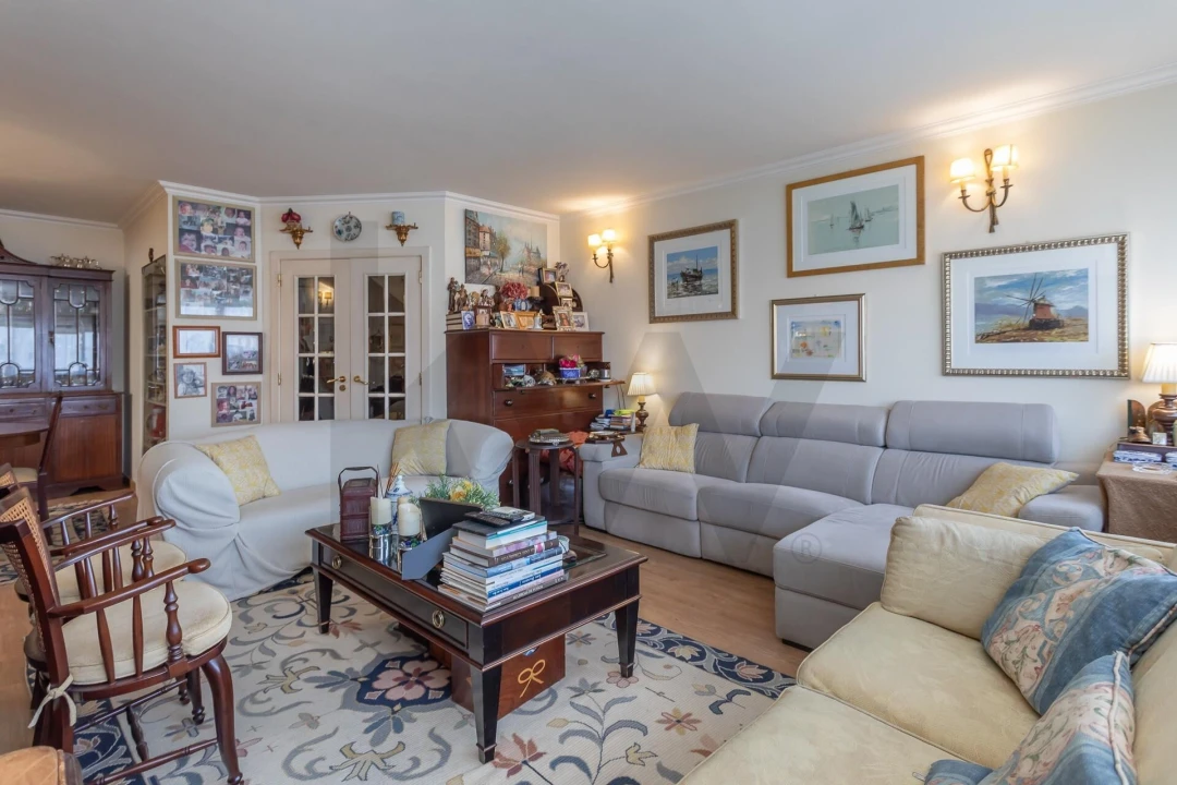 Apartamento T4 para Venda em Carnide Foto 5