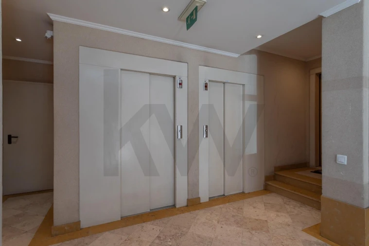 Apartamento T4 para Venda em Carnide Foto 63