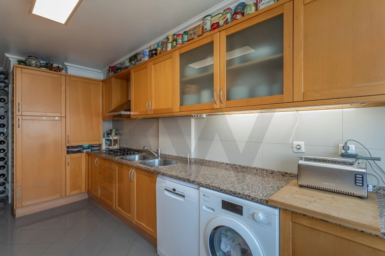 Apartamento T4 para Venda em Carnide Foto 15