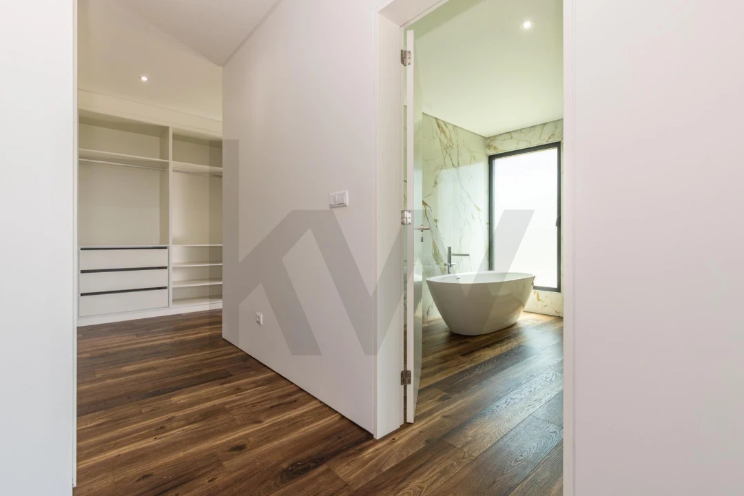 Moradia T5 para Venda em Fajã de Baixo Foto 20