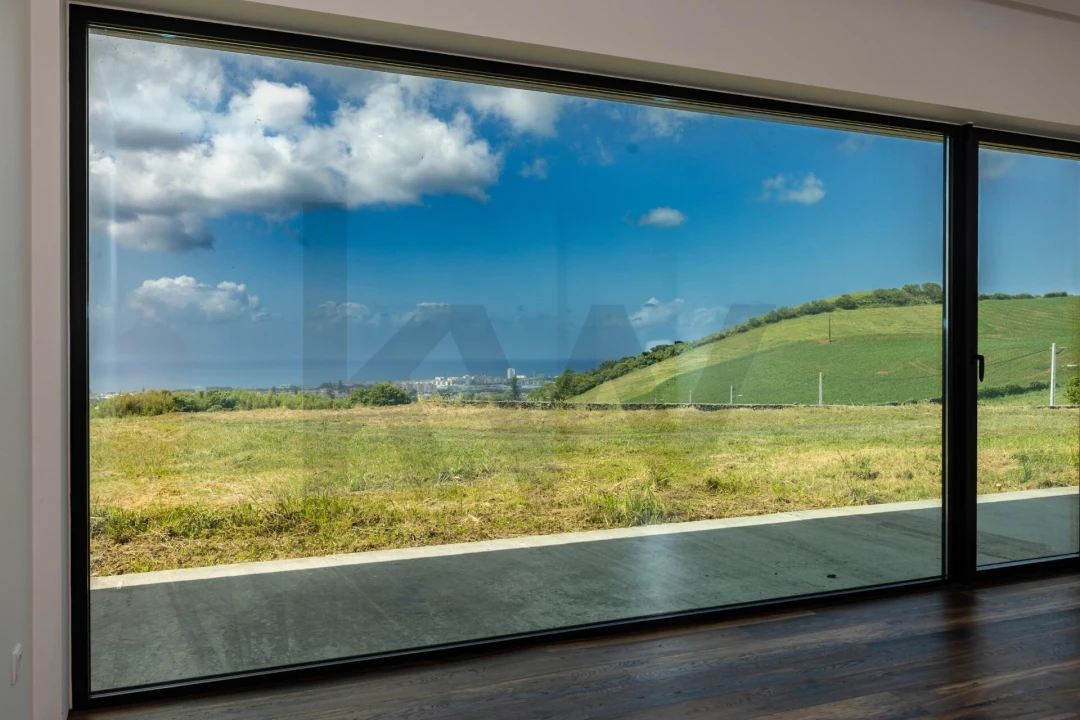 Moradia T5 para Venda em Fajã de Baixo Foto 18