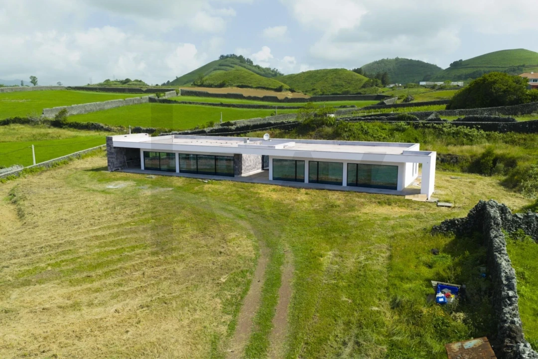 Moradia T5 para Venda em Fajã de Baixo Foto 4