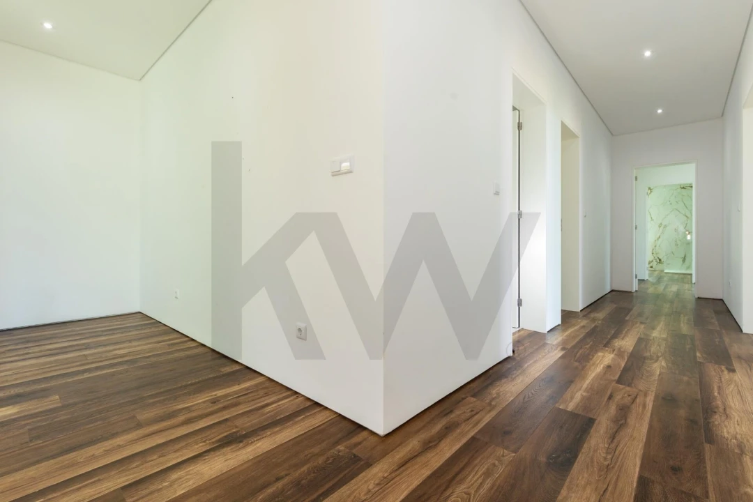 Moradia T5 para Venda em Fajã de Baixo Foto 31