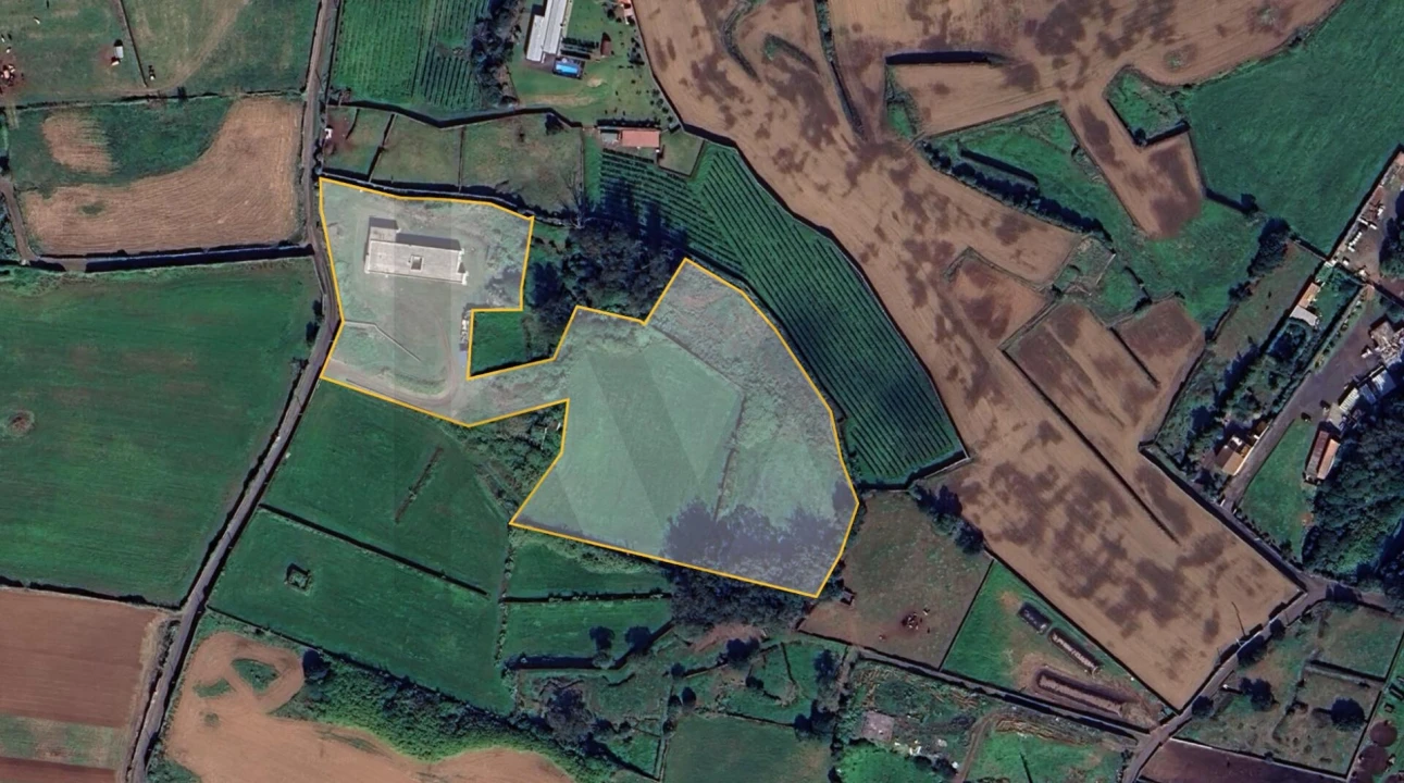 Moradia T5 para Venda em Fajã de Baixo Foto 44
