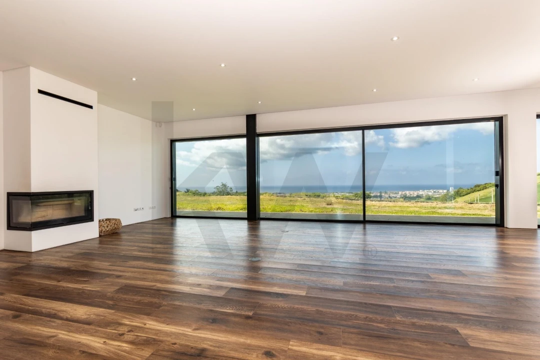 Moradia T5 para Venda em Fajã de Baixo Foto 9