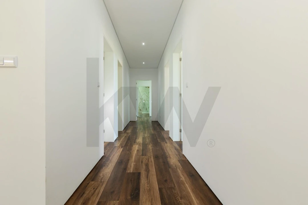 Moradia T5 para Venda em Fajã de Baixo Foto 32