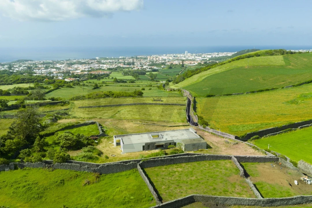 Moradia T5 para Venda em Fajã de Baixo Foto 40