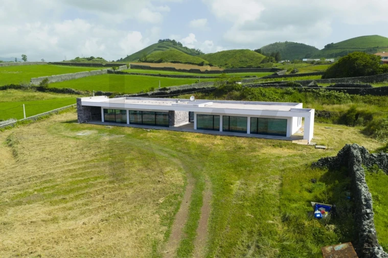 Moradia T5 para Venda em Fajã de Baixo Foto 4