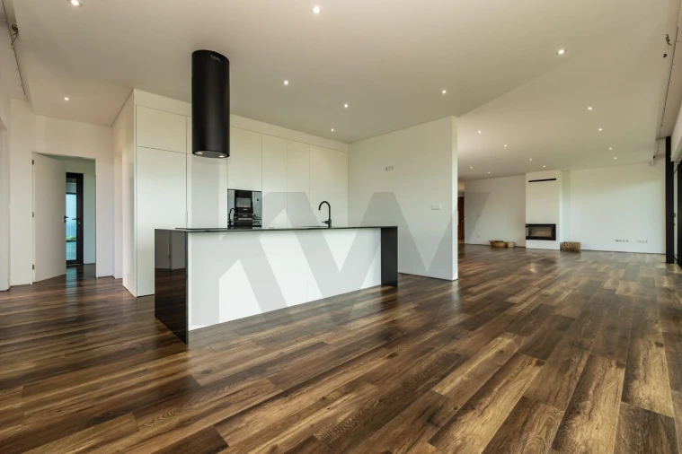 Moradia T5 para Venda em Fajã de Baixo Foto 13