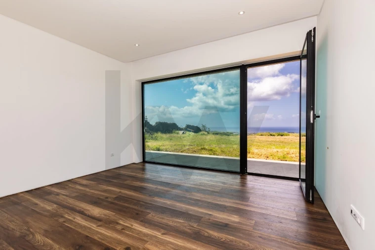 Moradia T5 para Venda em Fajã de Baixo Foto 29