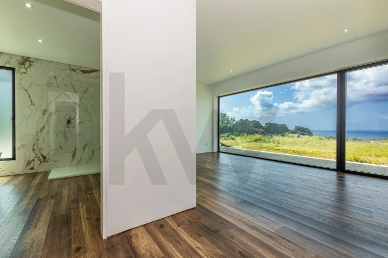 Moradia T5 para Venda em Fajã de Baixo Foto 16