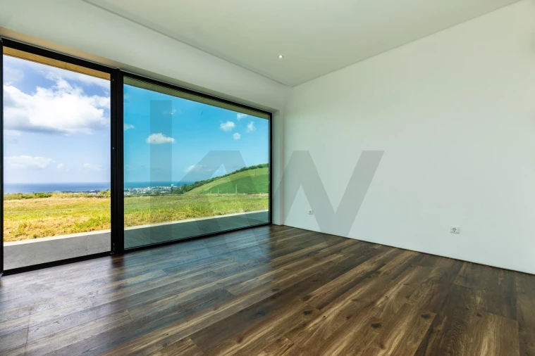 Moradia T5 para Venda em Fajã de Baixo Foto 25