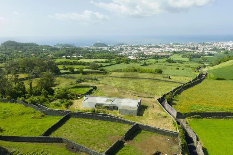 Moradia T5 para Venda em Fajã de Baixo Foto 41