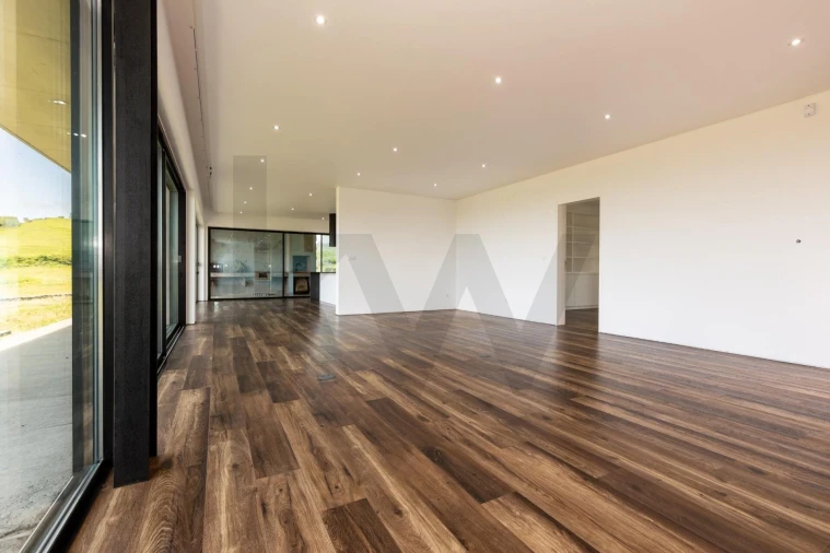 Moradia T5 para Venda em Fajã de Baixo Foto 11