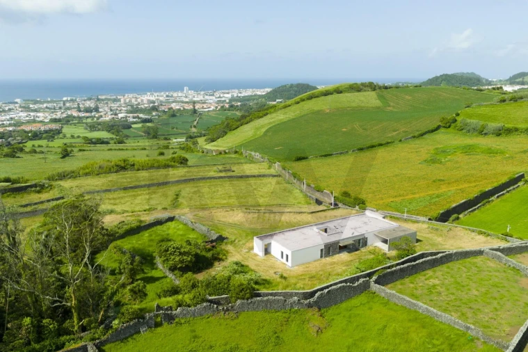 Moradia T5 para Venda em Fajã de Baixo Foto 39