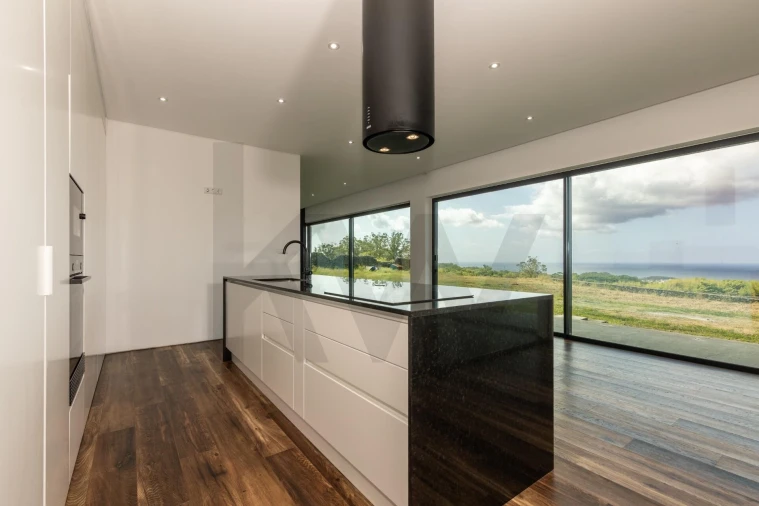 Moradia T5 para Venda em Fajã de Baixo Foto 3