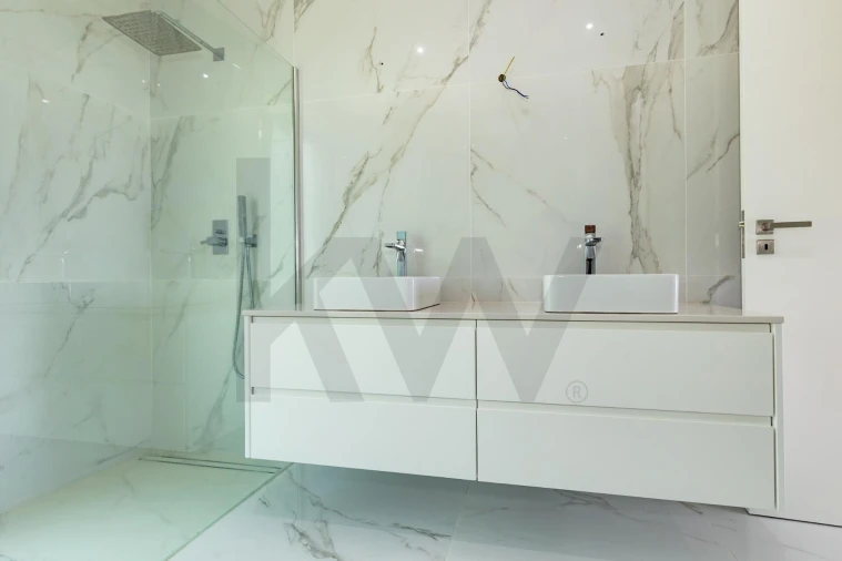 Moradia T5 para Venda em Fajã de Baixo Foto 30