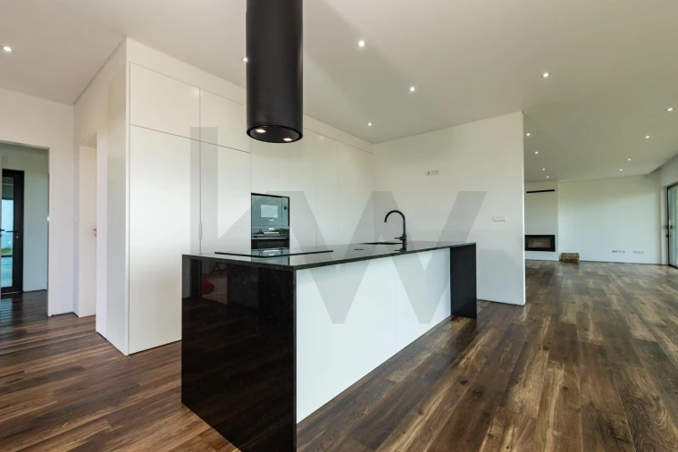 Moradia T5 para Venda em Fajã de Baixo Foto 15