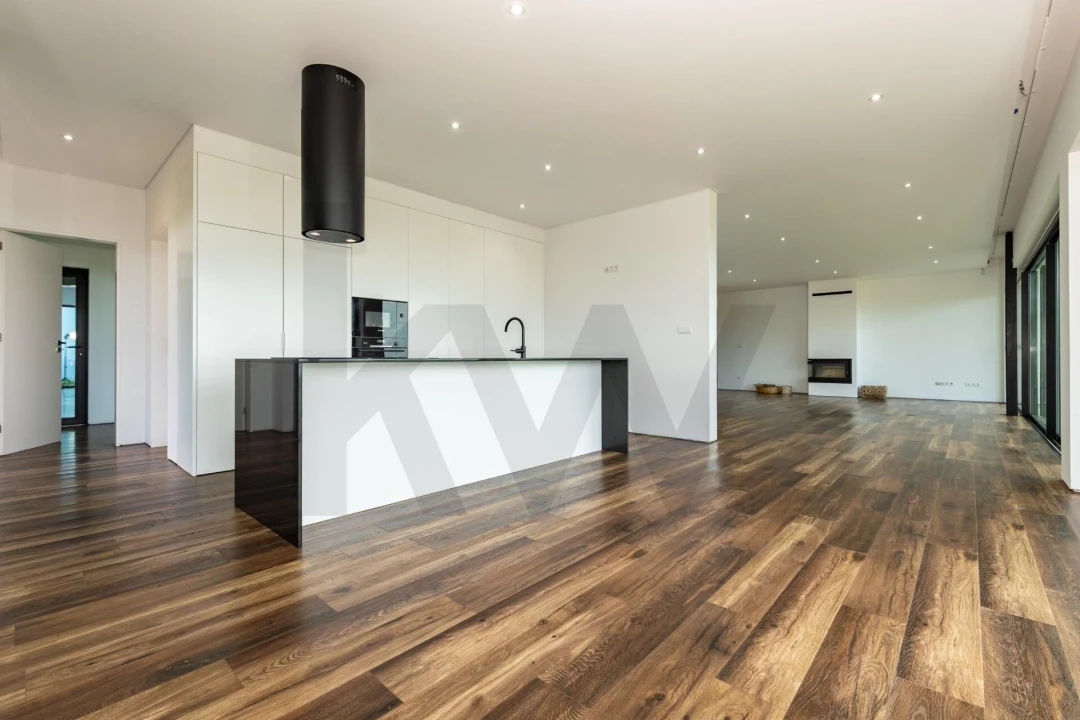 Moradia T5 para Venda em Fajã de Baixo Foto 5