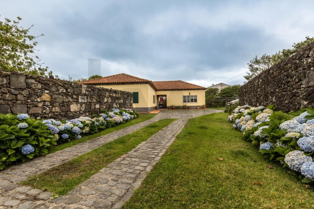 Moradia T4 para Venda em Pico da Pedra Foto 33