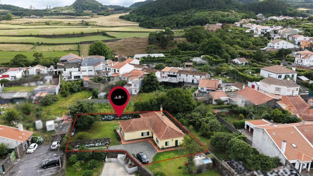 Moradia T4 para Venda em Pico da Pedra Foto 5