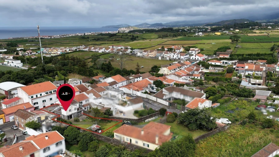 Moradia T4 para Venda em Pico da Pedra Foto 37