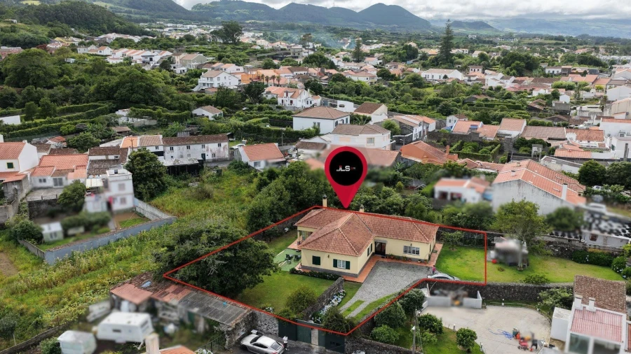 Moradia T4 para Venda em Pico da Pedra Foto 35