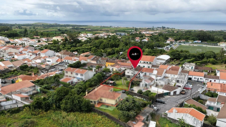 Moradia T4 para Venda em Pico da Pedra Foto 34