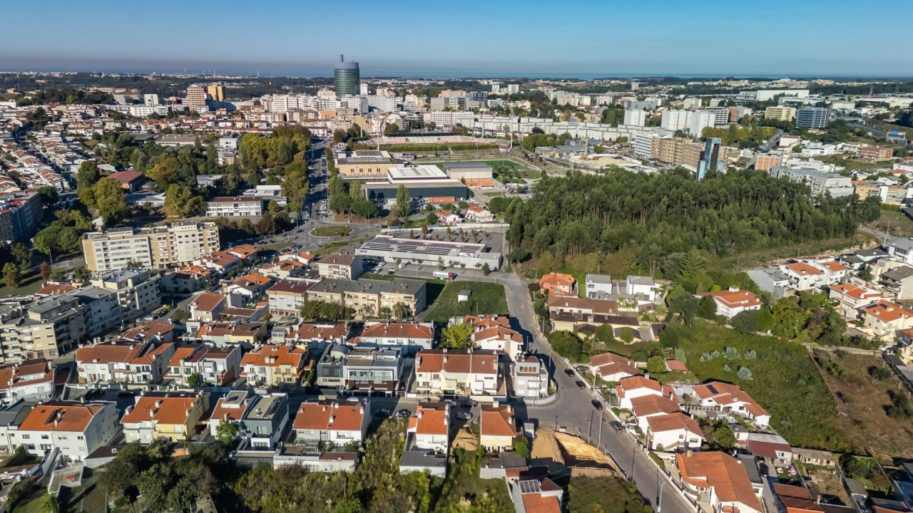 Terreno para Venda em Cidade da Maia Foto 15