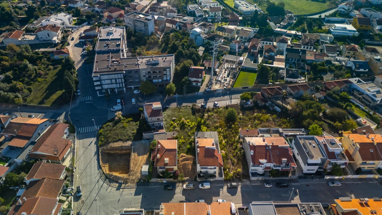 Terreno para Venda em Cidade da Maia Foto 7