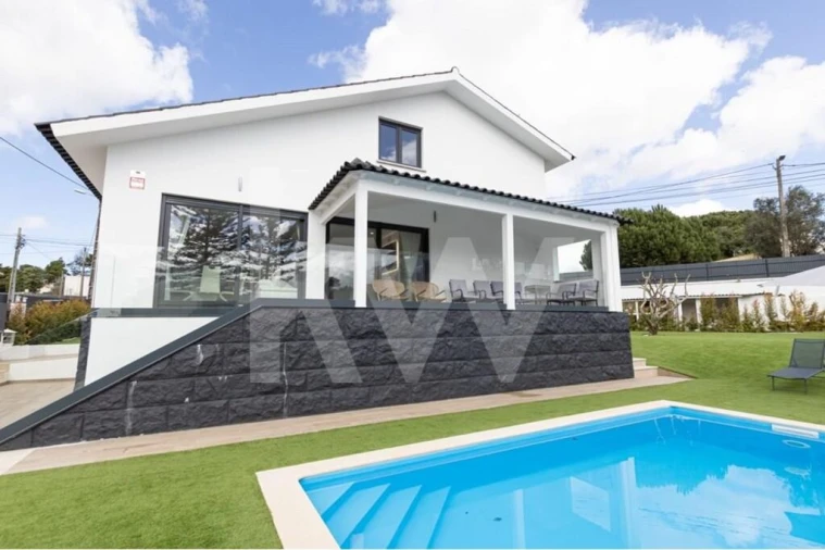 Moradia T5 para Venda em São João das Lampas e Terrugem Foto 1