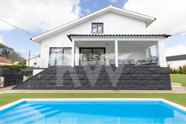 Moradia T5 para Venda em São João das Lampas e Terrugem Foto 2