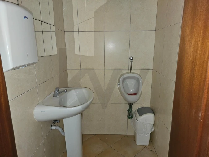 Loja para Arrendamento em Casal Comba Foto 19