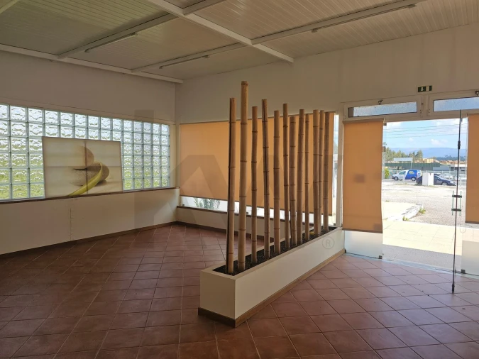 Loja para Arrendamento em Casal Comba Foto 9
