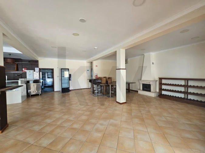 Loja para Arrendamento em Casal Comba Foto 12