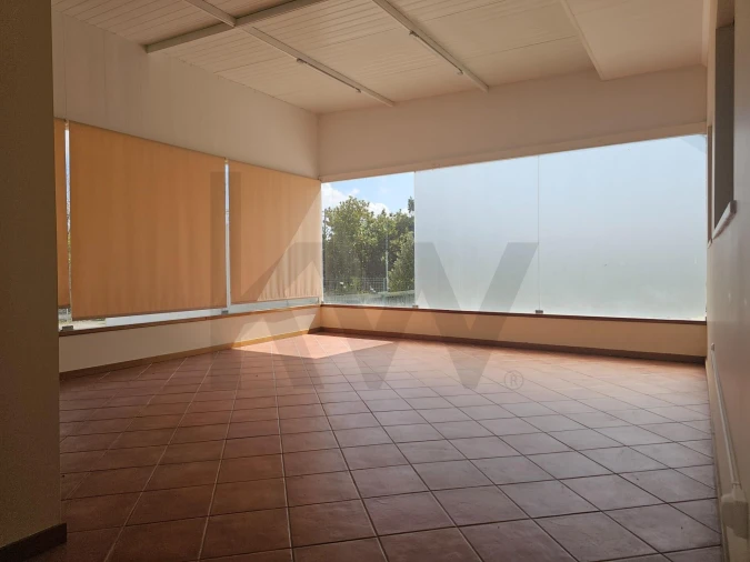 Loja para Arrendamento em Casal Comba Foto 11