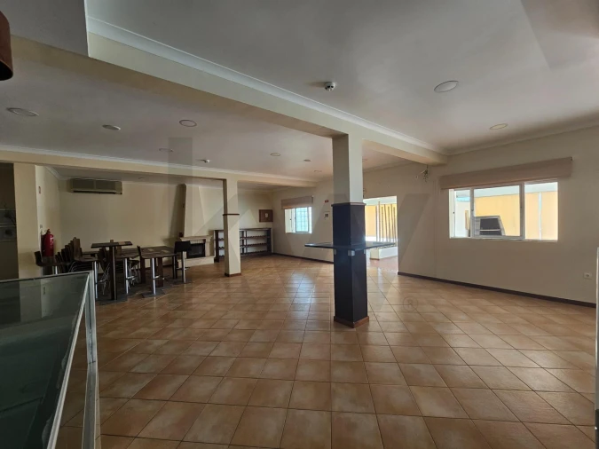 Loja para Arrendamento em Casal Comba Foto 13