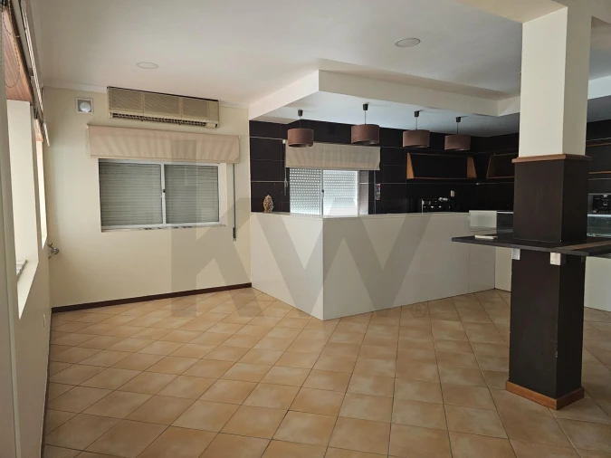 Loja para Arrendamento em Casal Comba Foto 10