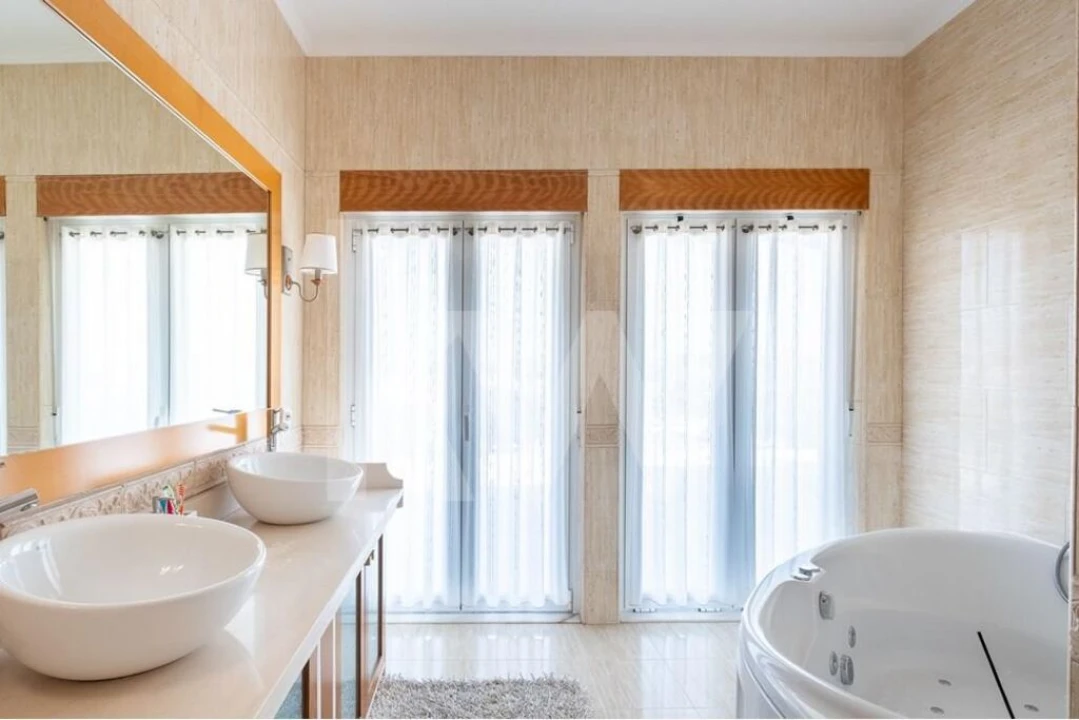 Moradia T2 para Venda em Encarnação Foto 13