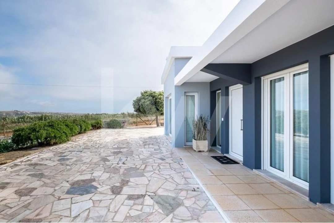 Moradia T2 para Venda em Encarnação Foto 30