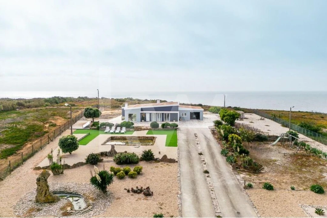 Moradia T2 para Venda em Encarnação Foto 2