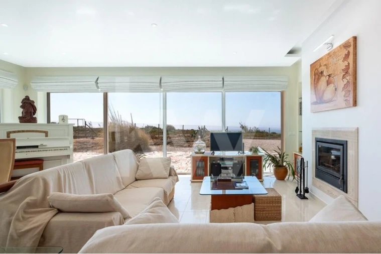 Moradia T2 para Venda em Encarnação Foto 8