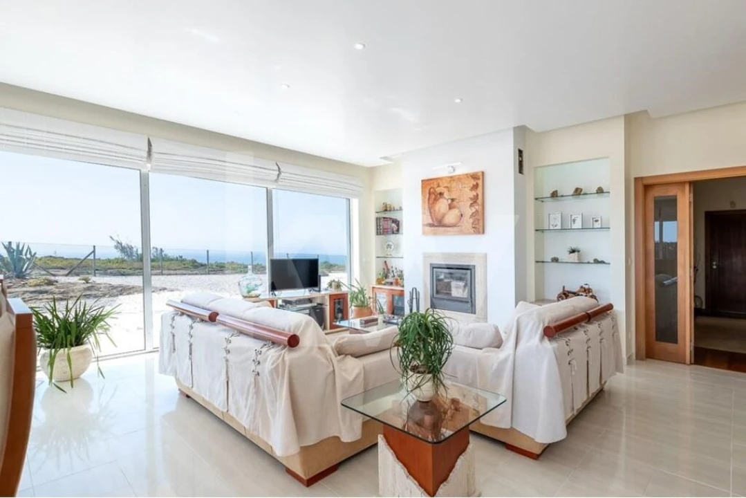 Moradia T2 para Venda em Encarnação Foto 6