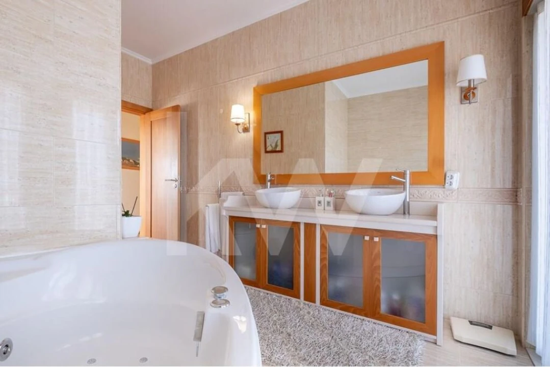 Moradia T2 para Venda em Encarnação Foto 14