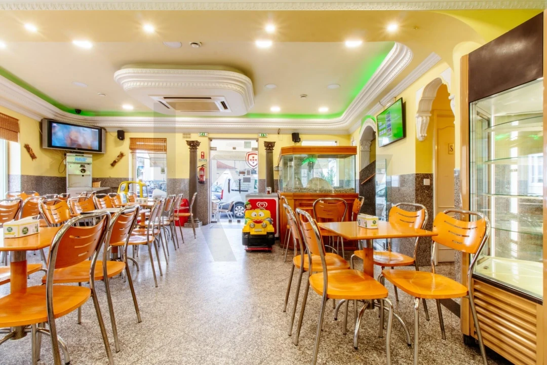 Negócio para Venda em Fanhões Foto 4