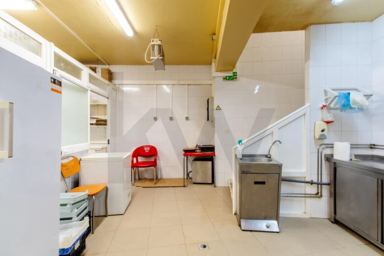 Negócio para Venda em Fanhões Foto 37