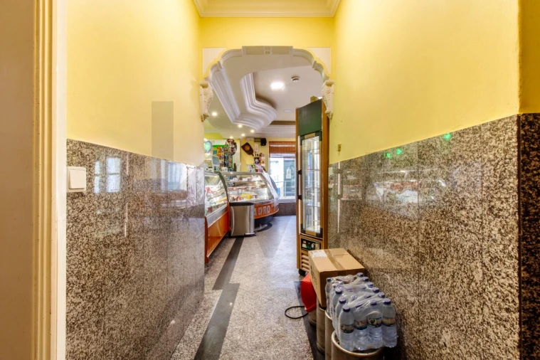 Negócio para Venda em Fanhões Foto 48