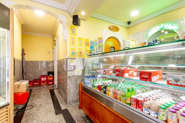 Negócio para Venda em Fanhões Foto 15